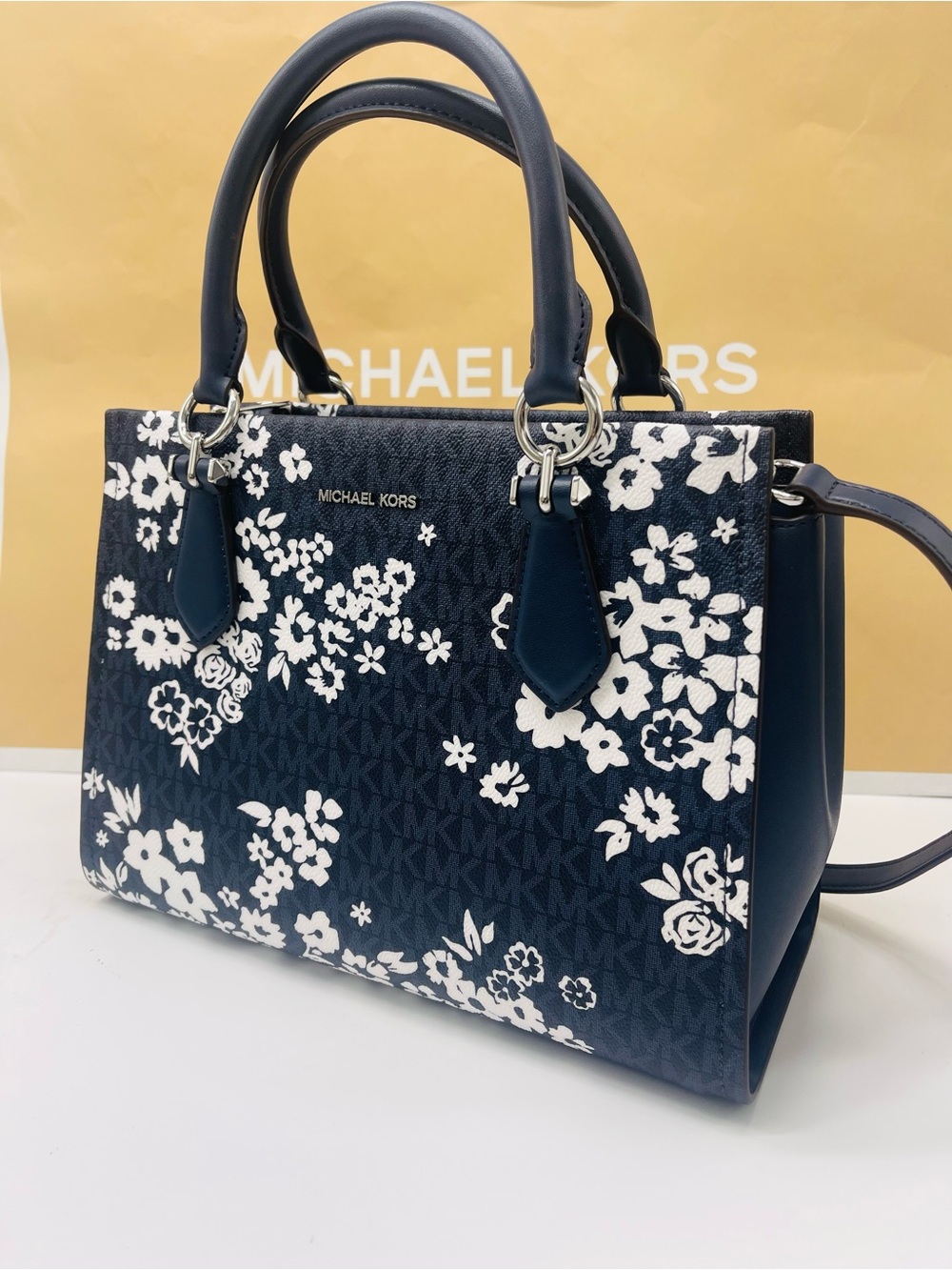 MICHAEL KORS Marilyn Md Printed Signature Logo Satchel Crossbody 
Admiral 
NWT